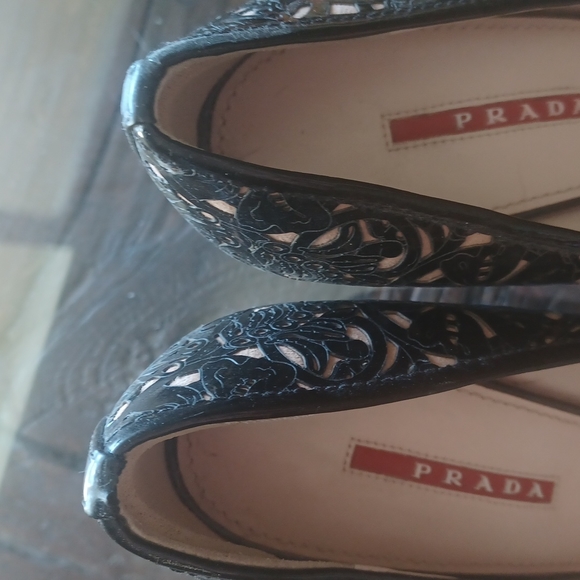 Prada Patent leather Laser Cut Floral Design Peekaboo Heel - Picture 11 of 12